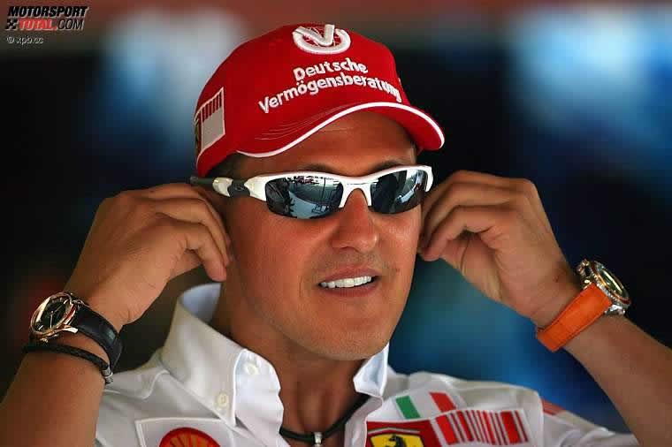 Michael Schumacher con unas Oakley Flak Jacket www.ferrariworld.com